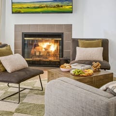 Finch House | Cozy, hot tub, sauna