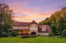 Highland Colonial - Spacious Home w/ Pool