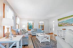 Duneside Cottage - Minutes from Town Beach