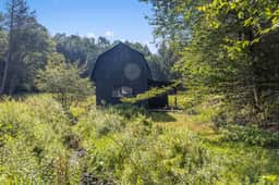 Pondview Manor - Spacious Farmhouse w/ Pond