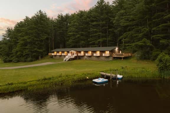 Pond House at Carter Bridge Estate - Image 1