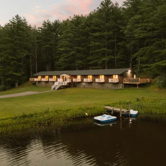Pond House at Carter Bridge Estate - Image 1