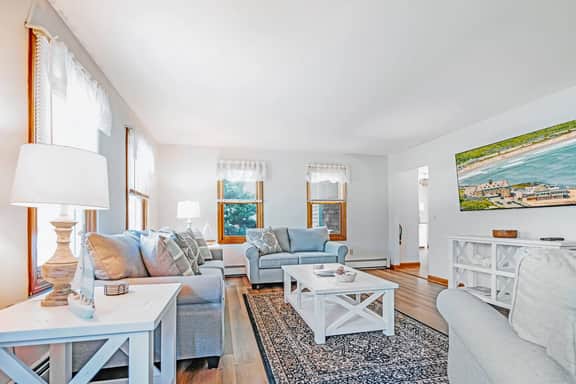 Duneside Cottage - Minutes from Town Beach