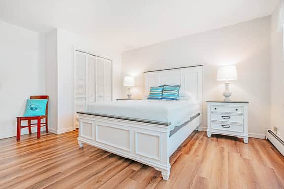 Duneside Cottage - Minutes from Town Beach