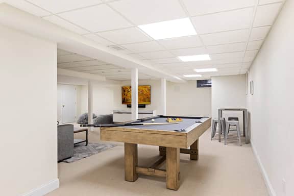 Merchant Manor - Pool, Tennis Court, Game Room