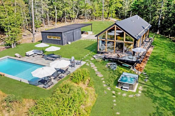 Hillcrest Lodge - Pool, Hot Tub, Fire Pit, Gym