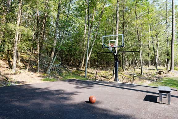 Hillcrest Lodge - Pool, Hot Tub, Fire Pit, Gym