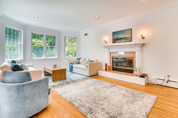 Highland Colonial - Spacious Home w/ Pool