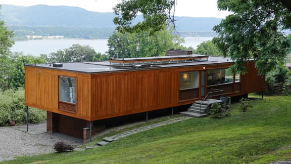 Philip Johnsons Wolfhouse - 1940s Landmark