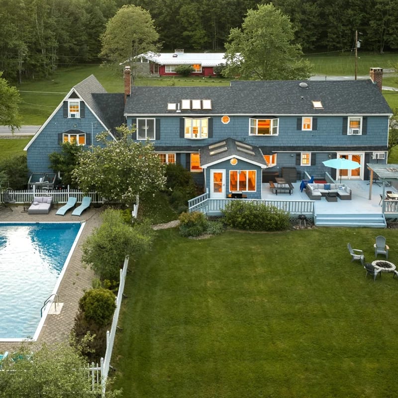 Pondview Manor - Spacious Farmhouse w/ Pond